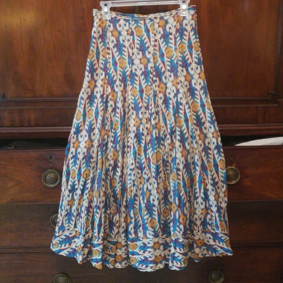 Skirt - Gorgeous Design - Picture 2 of 4